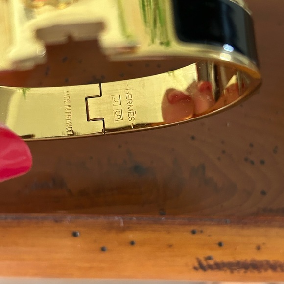 Hermès Clic H Enamel gold Bracelet in Black - Picture 5 of 5